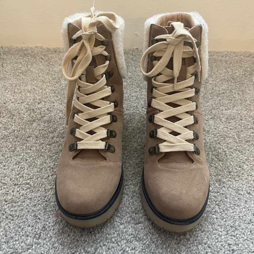 Women’s tan boots